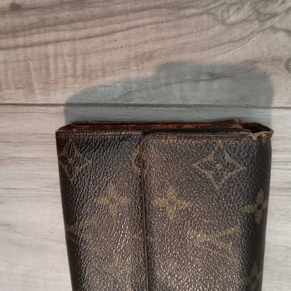 Louis Vuitton Sarah Leather Wallet - Picture 2 of 14
